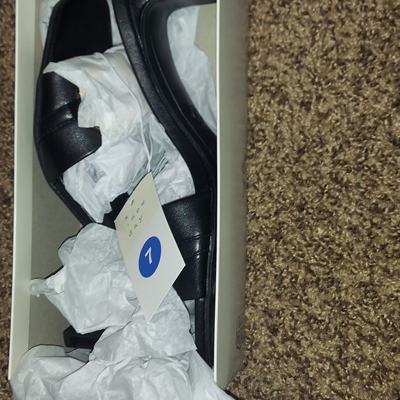 Woman's heels - Picture 5 of 7